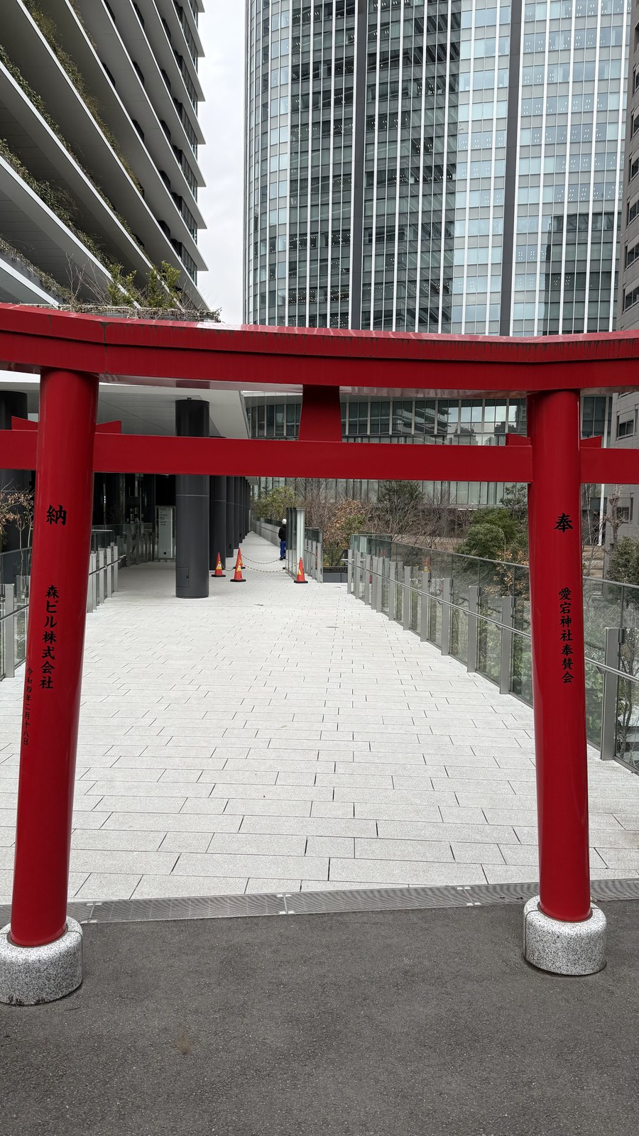 The approach from the Toranomon Hills side