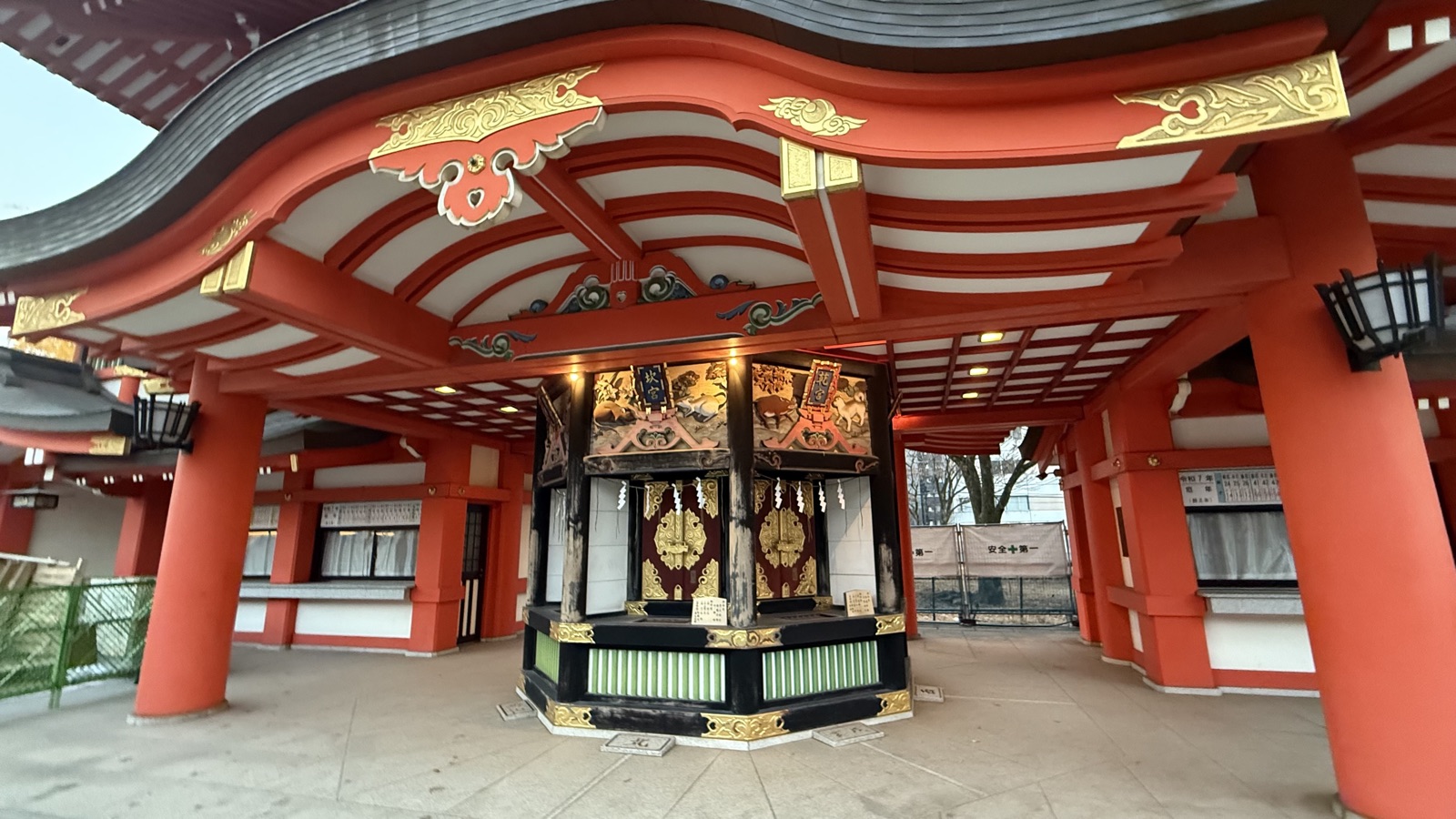 Octagonal shrine building inside Sonjoden