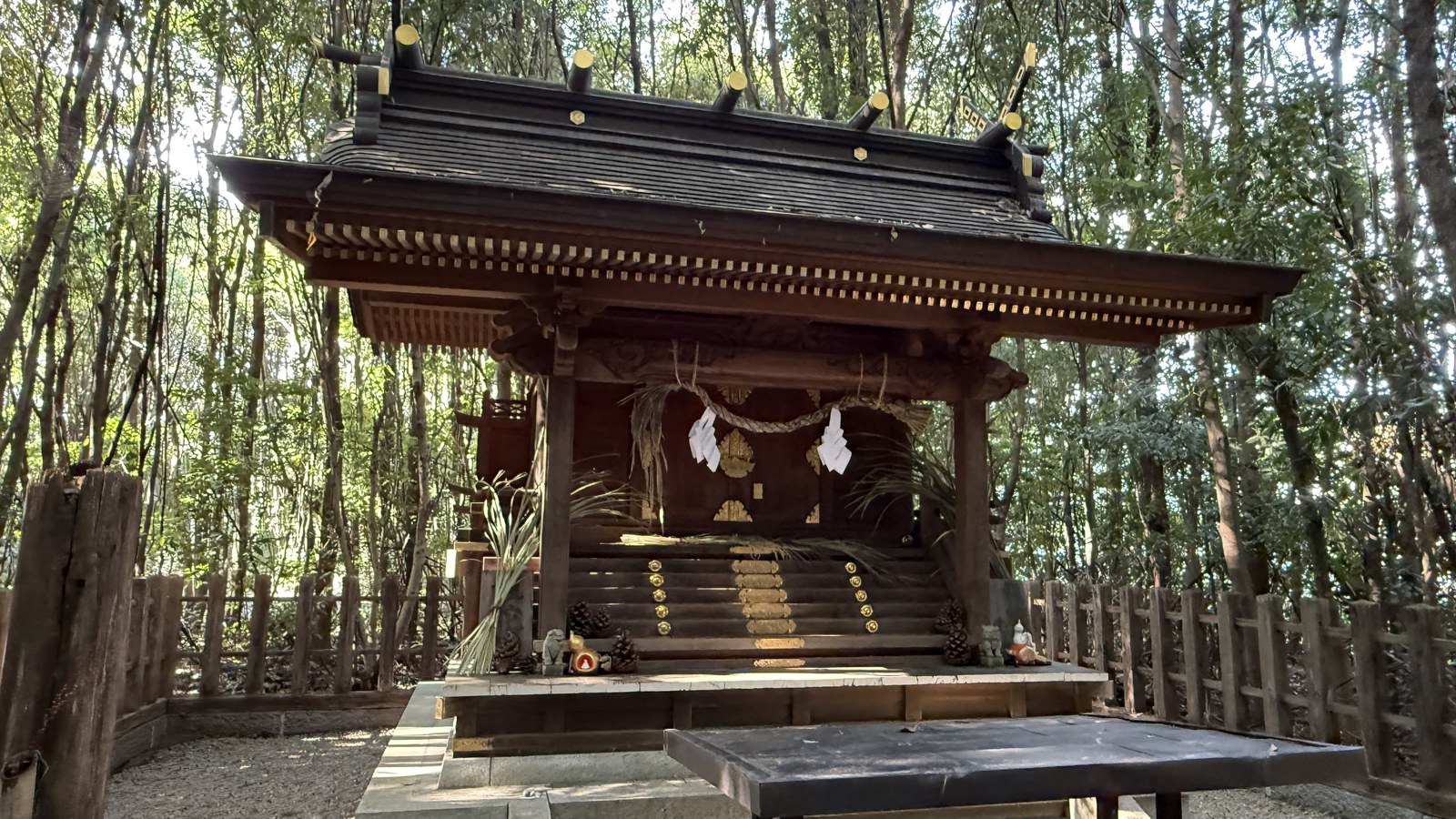 The Ryujashin no Yashiro in the bamboo grove