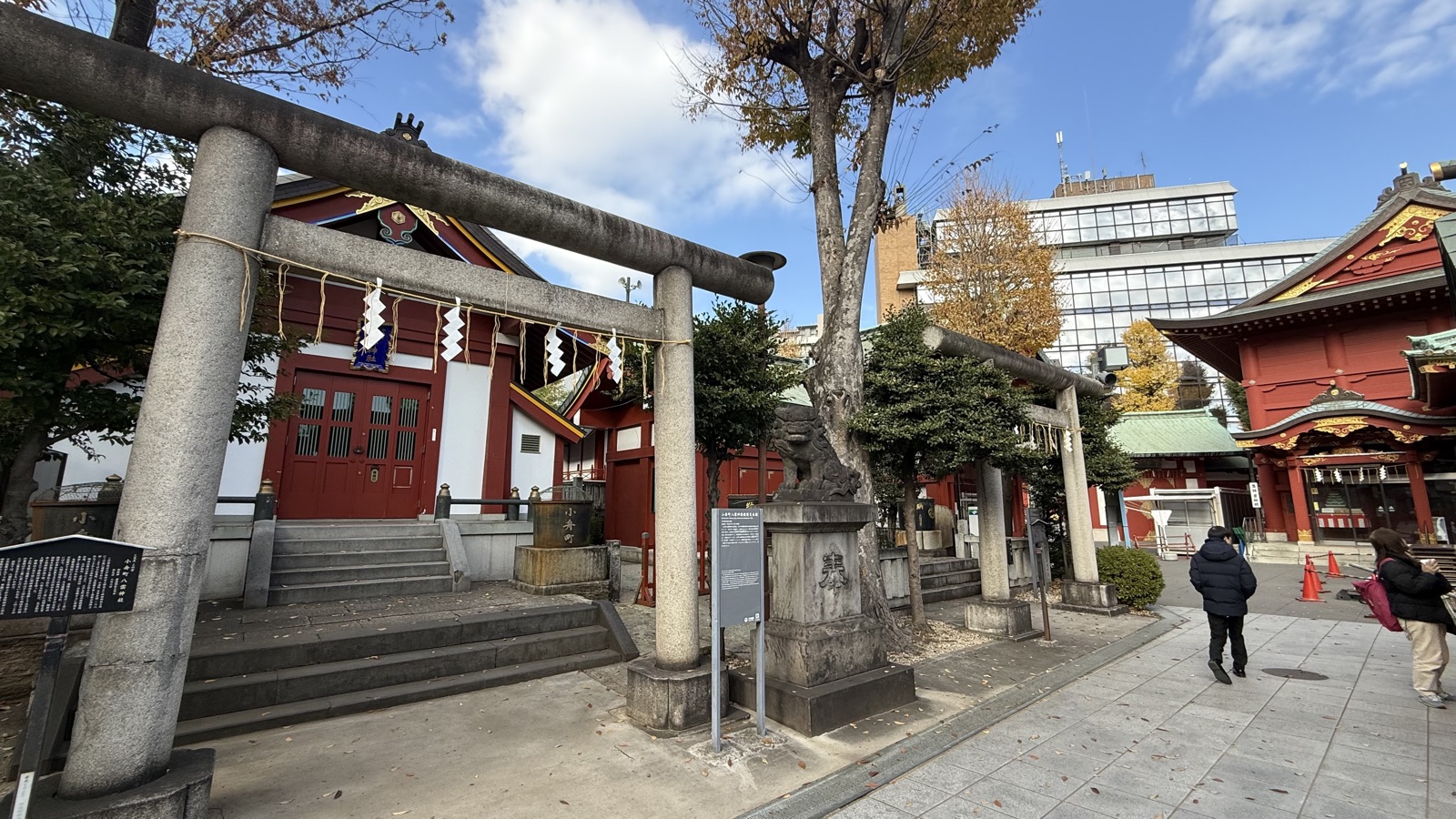 Stone torii of the auxiliary Kobunacho Yakumo shrine