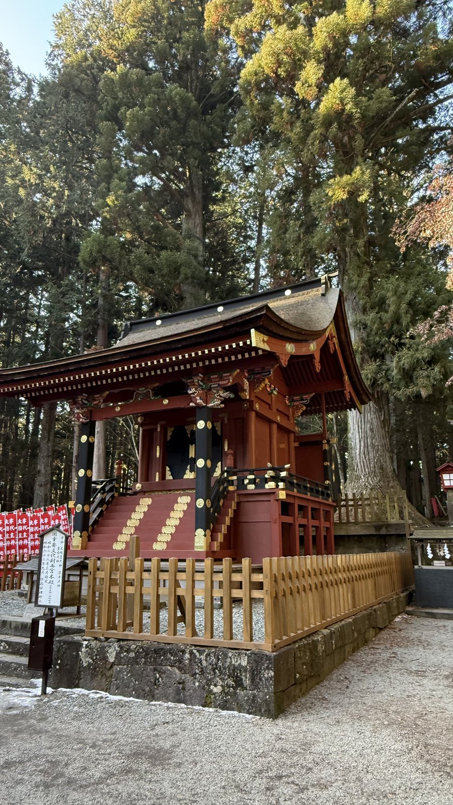 A small vermilion shrine