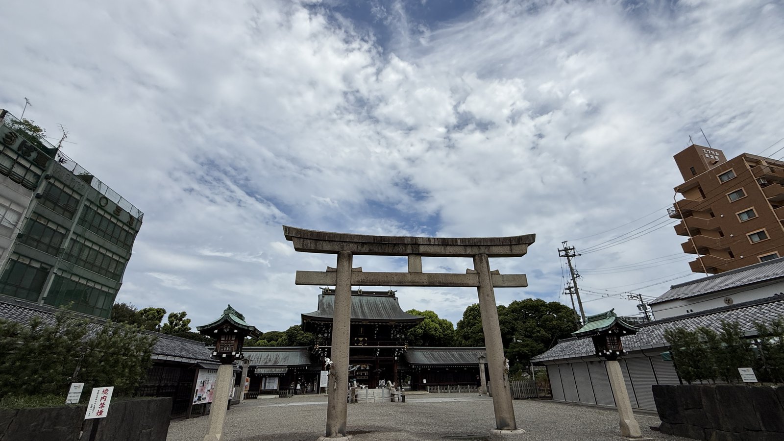 A torii, and the shrine buildings beyond