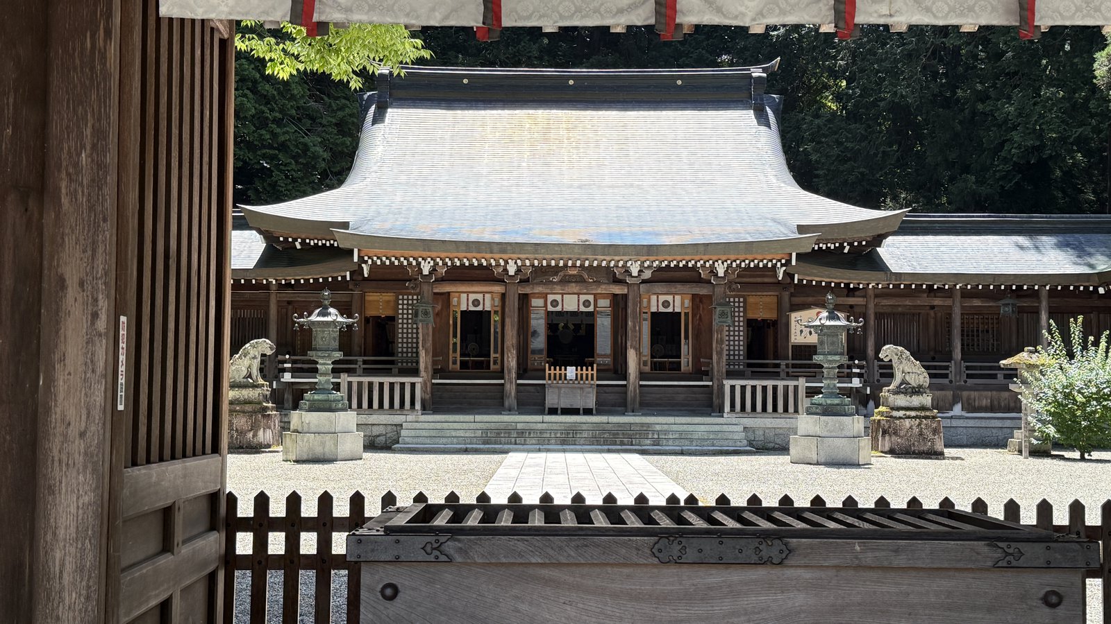 The worship hall and komainu, seen from inside the gate