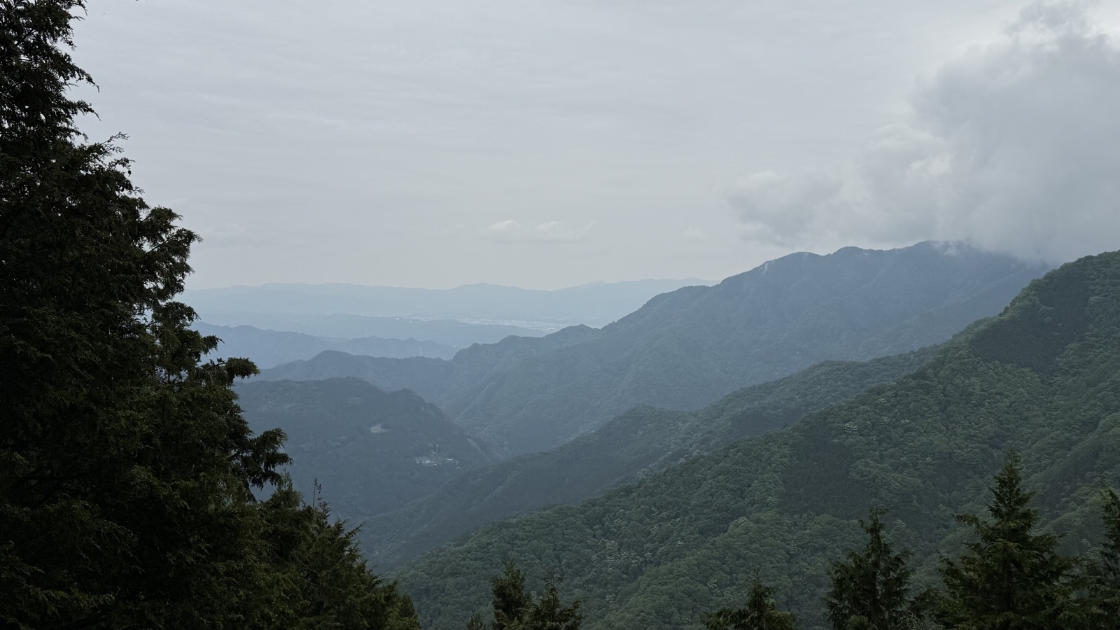Sea of cloud and the Chichibu mountains