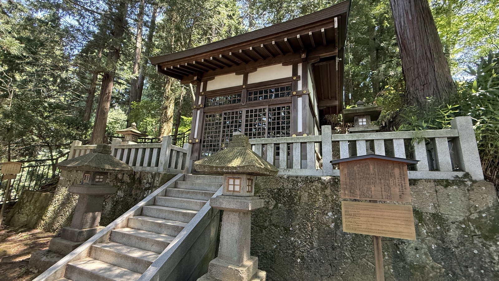 An auxiliary shrine