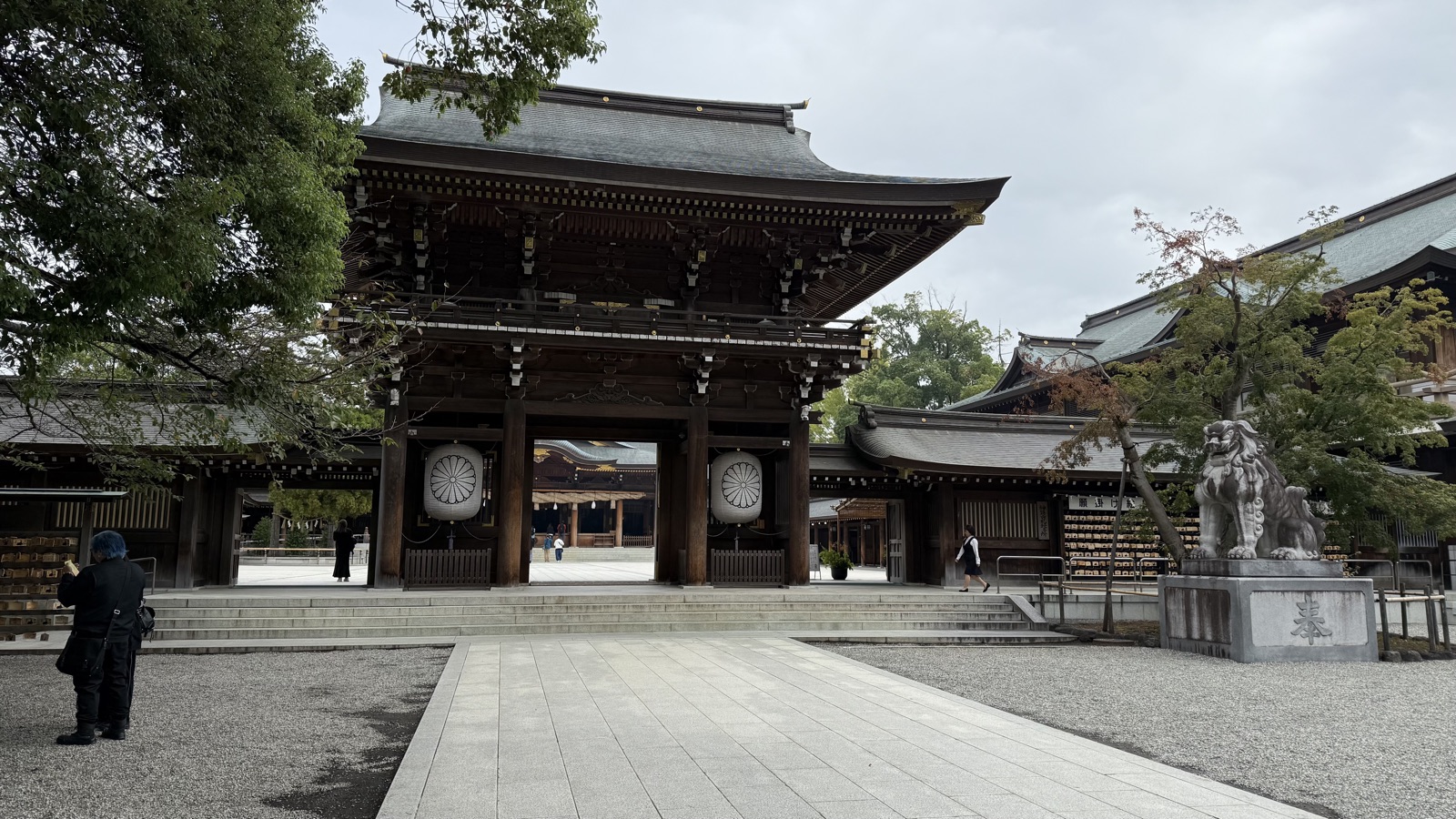 Shinmon gate