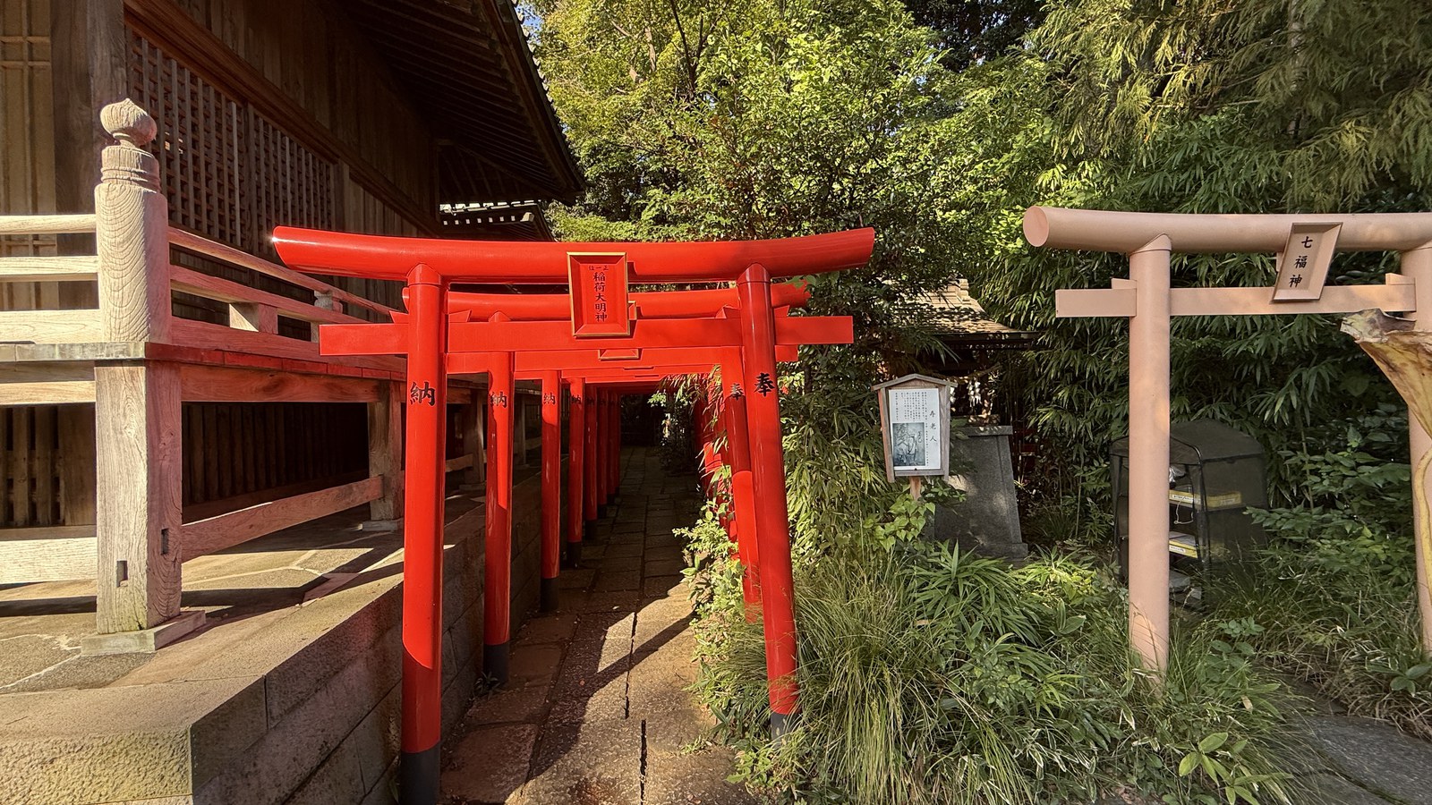 A tunnel of vermilion torii running past the side of the hall