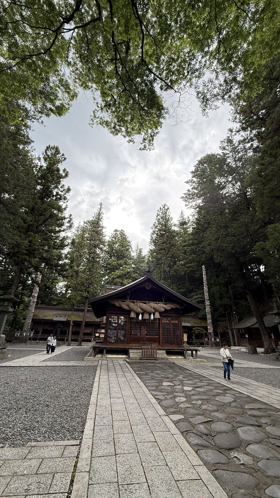 The paved approach of Harumiya