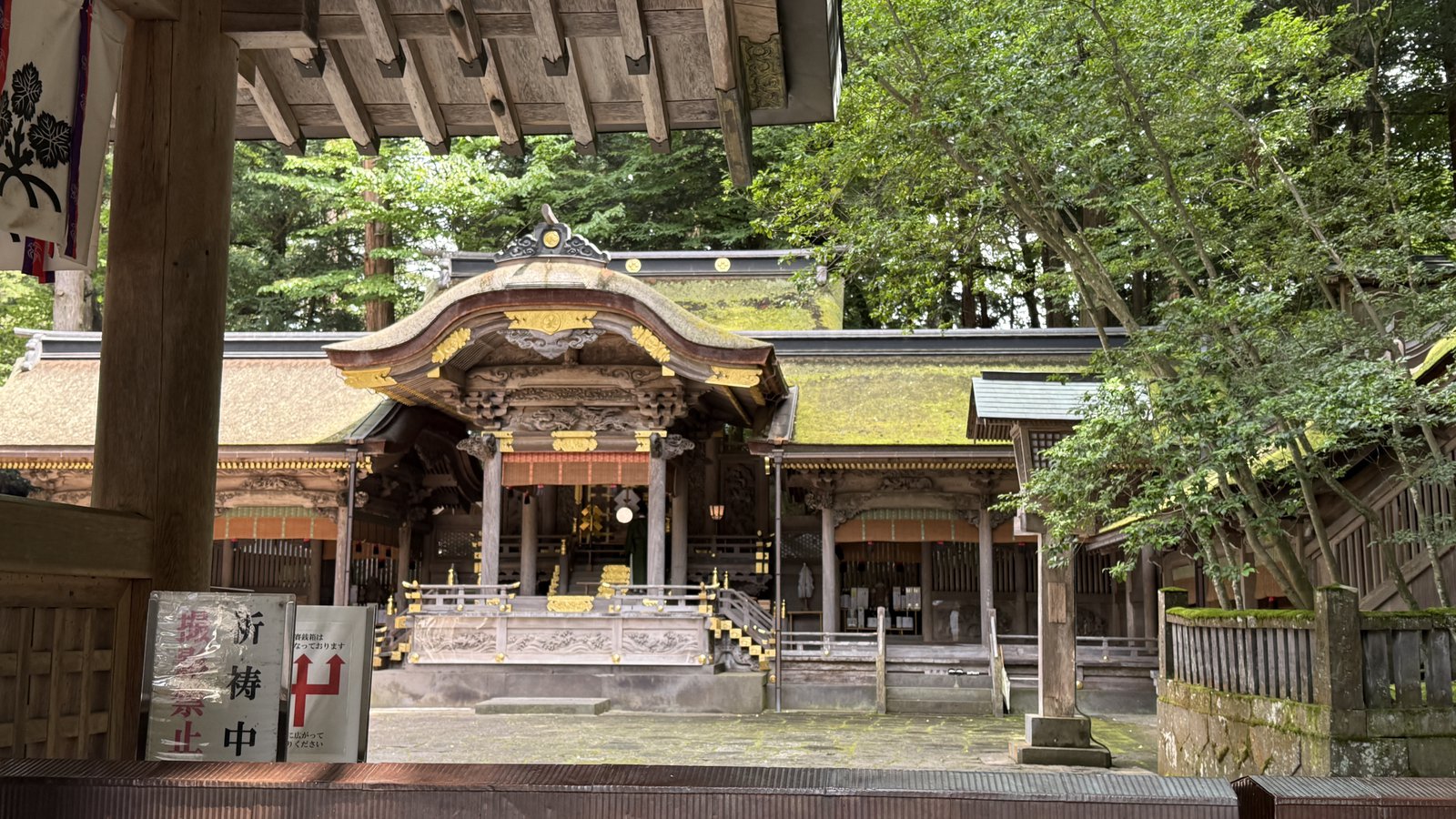 The buildings of Honmiya, seen from beneath an eave