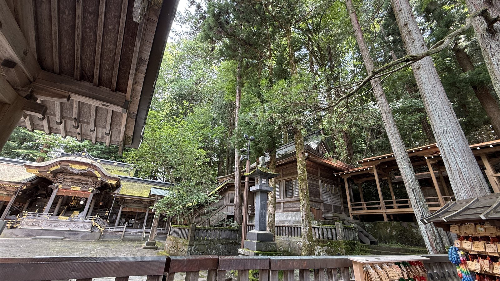 The grounds of Honmiya, seen from beneath an eave